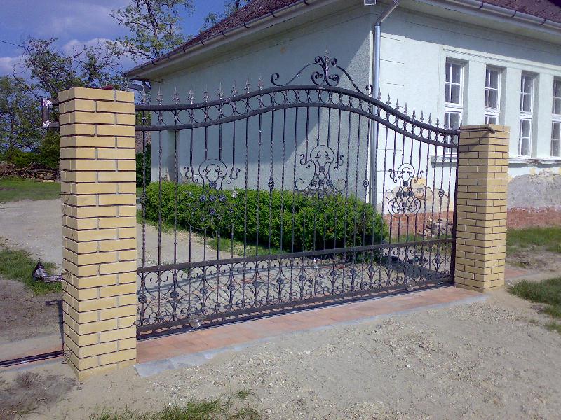 szecessziós stílusú kapu